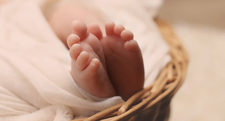 Newborn baby toes